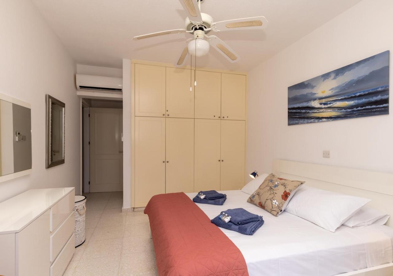 105 Kings Palace - Fabulous 2 Bed, 2 Bath, Large Patio With Garden - Sea Views Paphos Exteriör bild