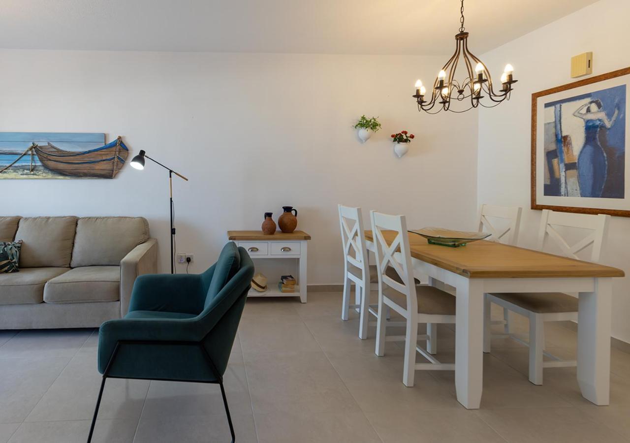 105 Kings Palace - Fabulous 2 Bed, 2 Bath, Large Patio With Garden - Sea Views Paphos Exteriör bild