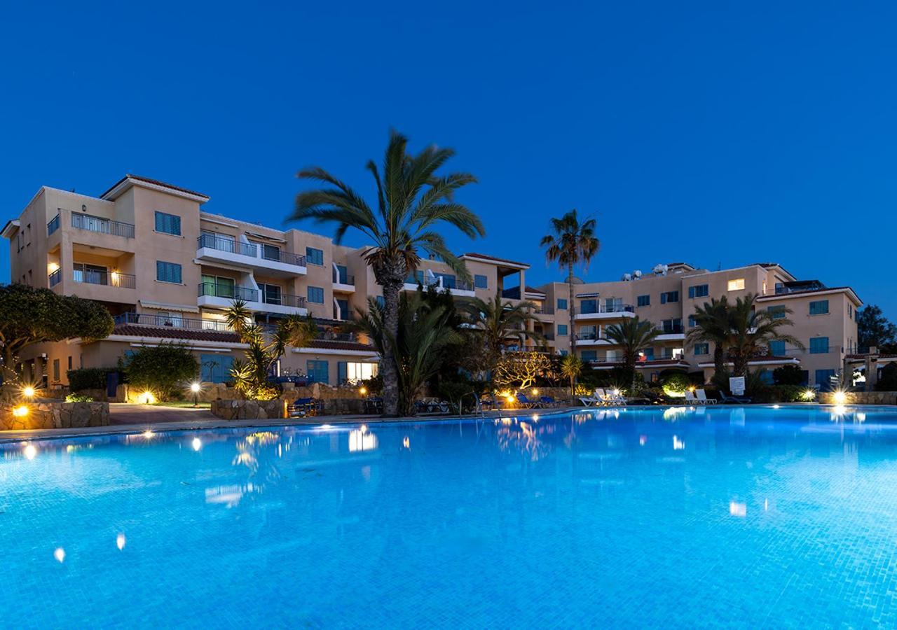105 Kings Palace - Fabulous 2 Bed, 2 Bath, Large Patio With Garden - Sea Views Paphos Exteriör bild