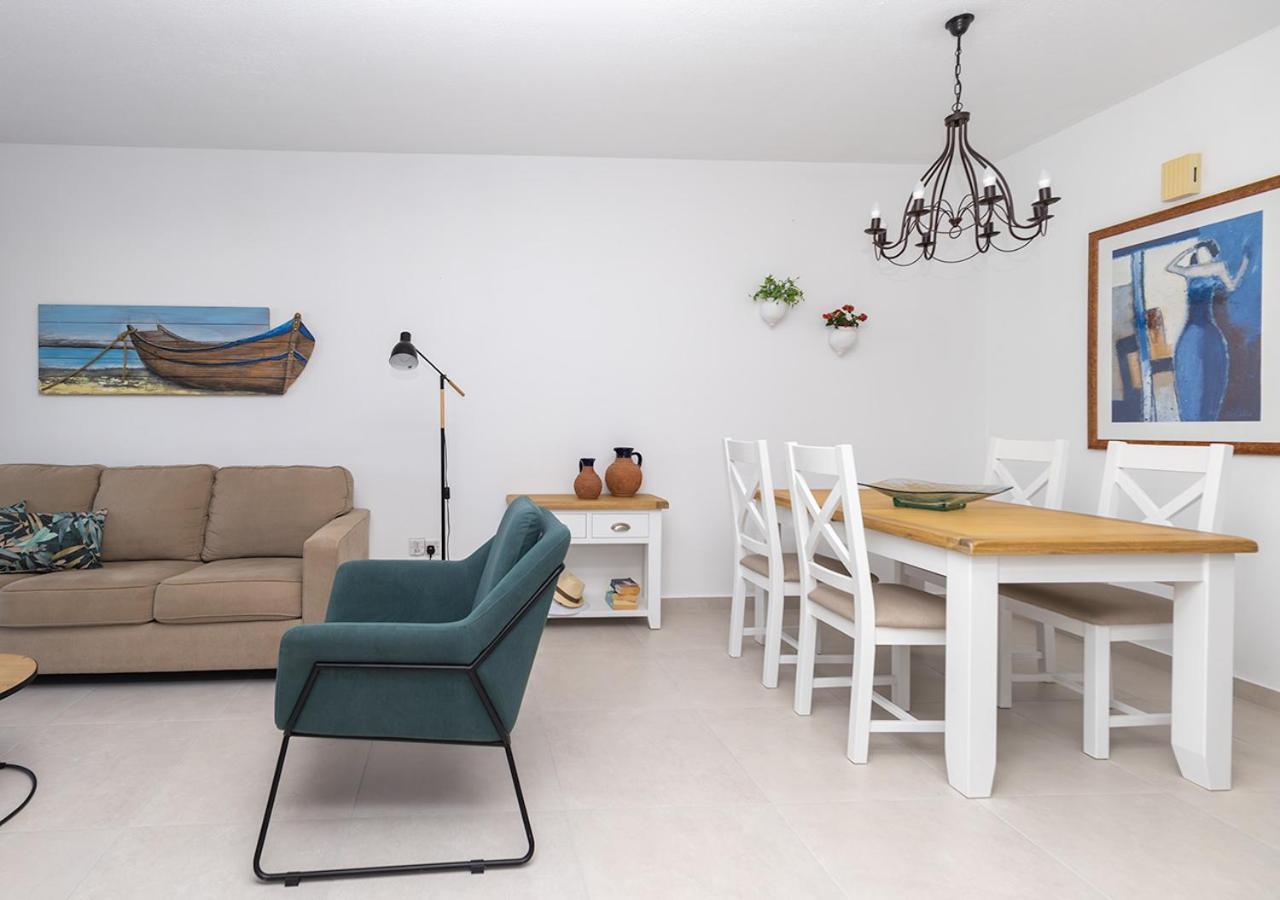105 Kings Palace - Fabulous 2 Bed, 2 Bath, Large Patio With Garden - Sea Views Paphos Exteriör bild