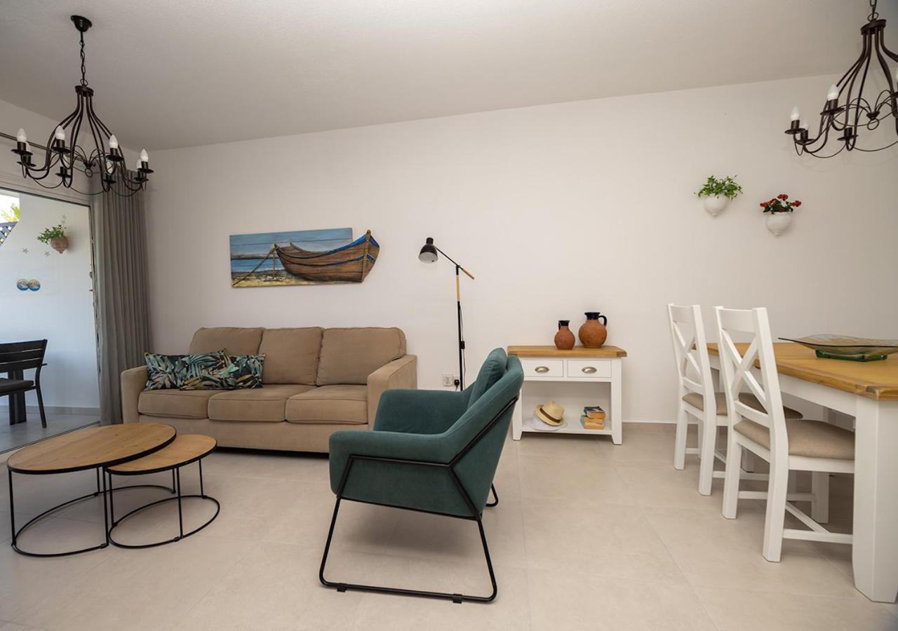 105 Kings Palace - Fabulous 2 Bed, 2 Bath, Large Patio With Garden - Sea Views Paphos Exteriör bild