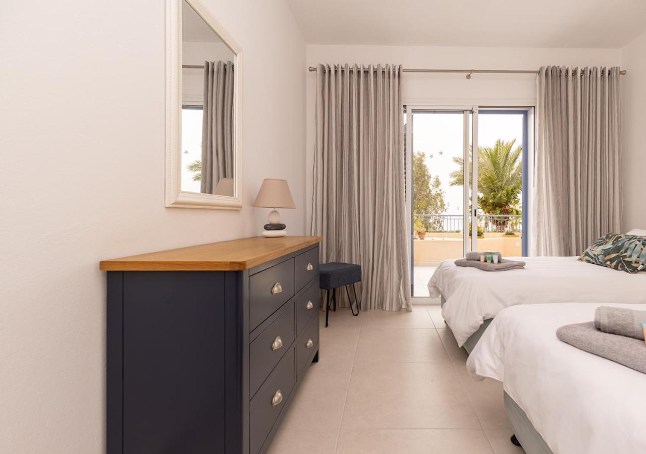 105 Kings Palace - Fabulous 2 Bed, 2 Bath, Large Patio With Garden - Sea Views Paphos Exteriör bild