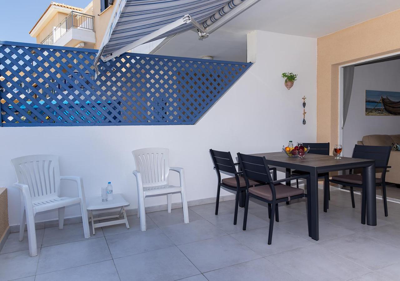 105 Kings Palace - Fabulous 2 Bed, 2 Bath, Large Patio With Garden - Sea Views Paphos Exteriör bild